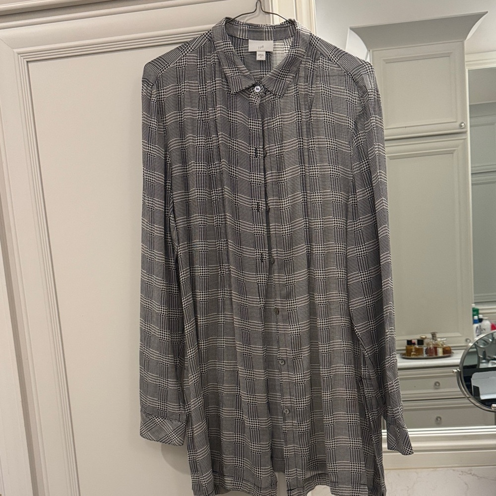 J. Jill Black and White Patterned Collared Button Shirt